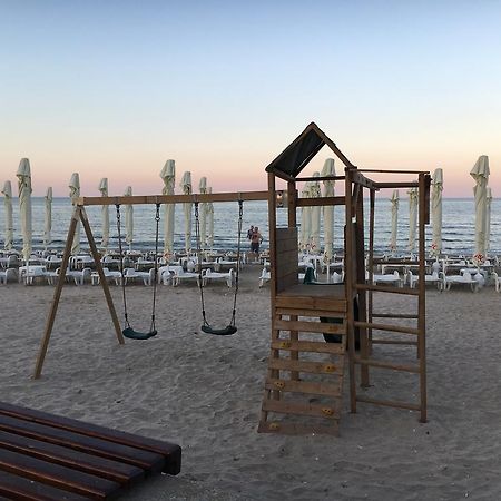 Ely Residence Mamaia Buitenkant foto